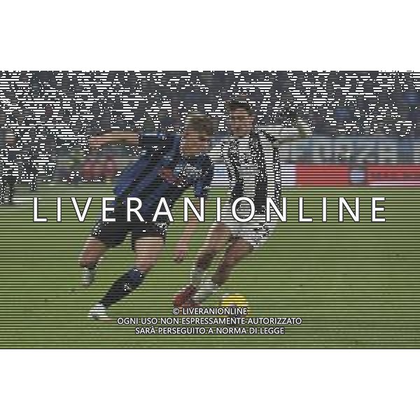 Andrea Cambiaso Juventus Charles De Ketelaere of Atalanta BC. competes for the ball with Andrea Cambiaso of Juventus FC during Atalanta BC vs Juventus FC, 19° Serie A Enilive 2024-25 game at Gewiss stadium in Bergamo (BG), Italy, on January 14, 2025. (Photo by Davide Casentini)-AGENZIA ALDO LIVERANI SAS