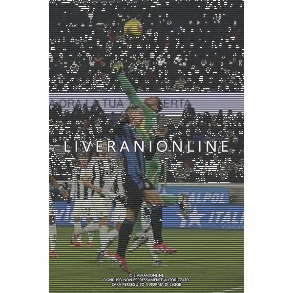 Michele Di Gregorio of Juventus FC makes a save during Atalanta BC vs Juventus FC, 19° Serie A Enilive 2024-25 game at Gewiss stadium in Bergamo (BG), Italy, on January 14, 2025. (Photo by Davide Casentini)-AGENZIA ALDO LIVERANI SAS