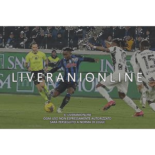 Ademola Lookman of Atalanta BC kick the ball during Atalanta BC vs Juventus FC, 19° Serie A Enilive 2024-25 game at Gewiss stadium in Bergamo (BG), Italy, on January 14, 2025. (Photo by Davide Casentini)-AGENZIA ALDO LIVERANI SAS