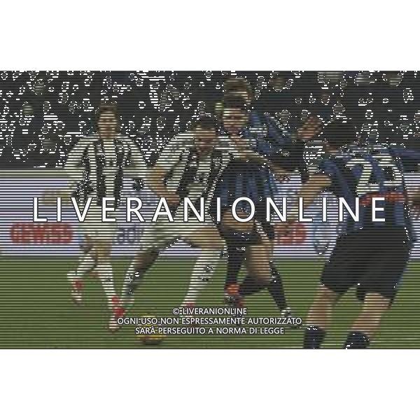 Federico Gatti of Juventus FC battle for the ball with Berat Djimsiti of Atalanta BC during Atalanta BC vs Juventus FC, 19° Serie A Enilive 2024-25 game at Gewiss stadium in Bergamo (BG), Italy, on January 14, 2025. (Photo by Davide Casentini)-AGENZIA ALDO LIVERANI SAS