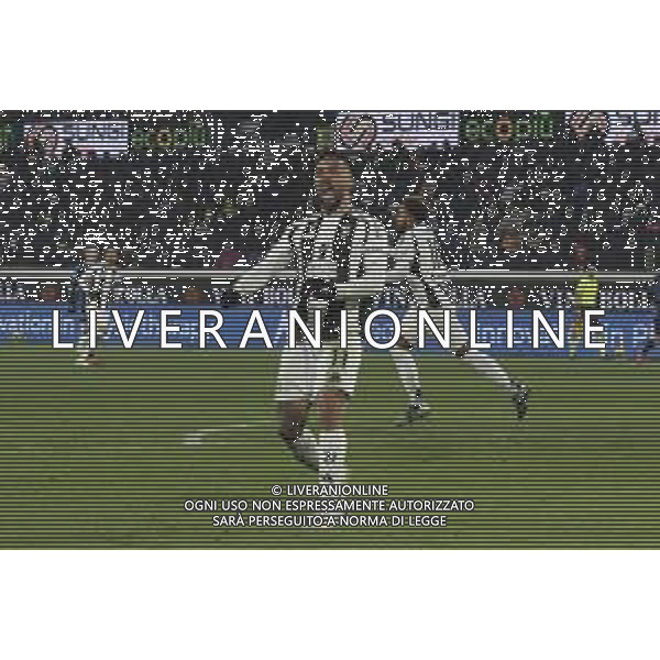 Weston Mckennie of Juventus FC celebrates Pierre Kalulu of Juventus FC gol during Atalanta BC vs Juventus FC, 19° Serie A Enilive 2024-25 game at Gewiss stadium in Bergamo (BG), Italy, on January 14, 2025. (Photo by Davide Casentini)-AGENZIA ALDO LIVERANI SAS