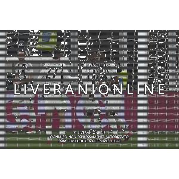 Pierre Kalulu of Juventus FC celebrates with team the gol during Atalanta BC vs Juventus FC, 19° Serie A Enilive 2024-25 game at Gewiss stadium in Bergamo (BG), Italy, on January 14, 2025. (Photo by Davide Casentini)-AGENZIA ALDO LIVERANI SAS