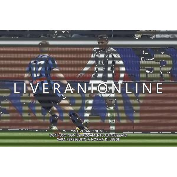 Pierre Kalulu of Juventus FC competes for the ball with Charles De Ketelaere of Atalanta BC. during Atalanta BC vs Juventus FC, 19° Serie A Enilive 2024-25 game at Gewiss stadium in Bergamo (BG), Italy, on January 14, 2025. (Photo by Davide Casentini)-AGENZIA ALDO LIVERANI SAS