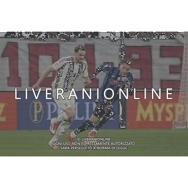 Federico Gatti of Juventus FC competes for the ball with Mateo Retegui of Atalanta BC during Atalanta BC vs Juventus FC, 19° Serie A Enilive 2024-25 game at Gewiss stadium in Bergamo (BG), Italy, on January 14, 2025. (Photo by Davide Casentini)-AGENZIA ALDO LIVERANI SAS