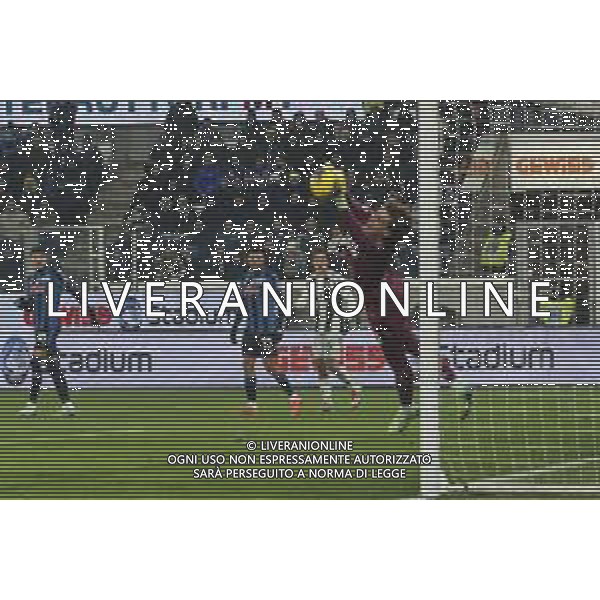 Marco Carnesecchi of Atalanta BC. makes a save during Atalanta BC vs Juventus FC, 19° Serie A Enilive 2024-25 game at Gewiss stadium in Bergamo (BG), Italy, on January 14, 2025. (Photo by Davide Casentini)-AGENZIA ALDO LIVERANI SAS