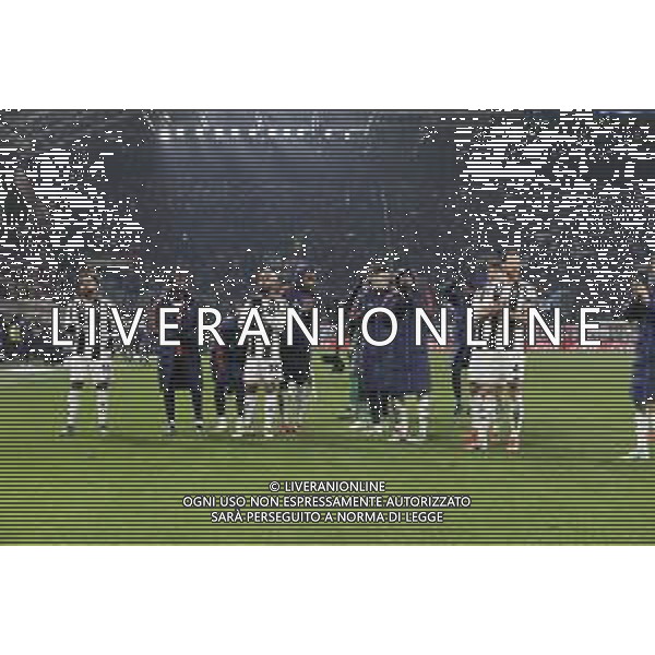 Juventus FC players applaud the fans following the final whistle at the end of Atalanta BC vs Juventus FC, 19° Serie A Enilive 2024-25 game at Gewiss stadium in Bergamo (BG), Italy, on January 14, 2025. (Photo by Davide Casentini)-AGENZIA ALDO LIVERANI SAS