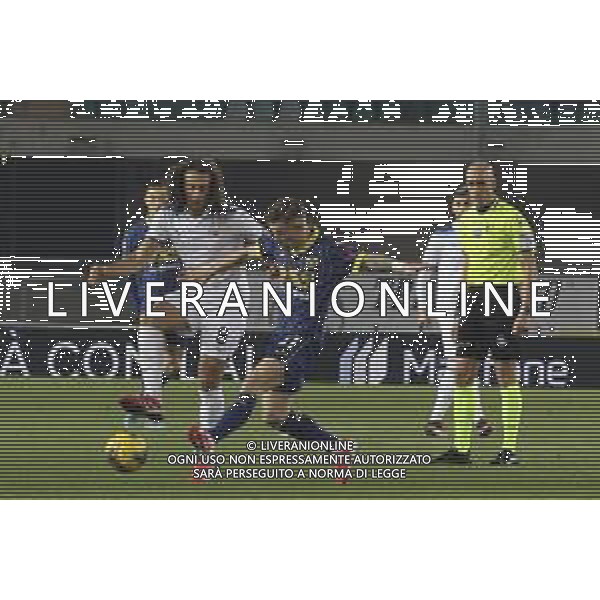 Tomas Suslov of Hellas Verona FC battle for the ball with Mattéo Guendouzii of SS Lazio during Hellas Verona FC vs SS Lazio, 21° Serie A Enilive 2024-25 game at Marcantonio Bentegodi stadium in Verona (VR), Italy, on January 19, 2025. (Photo by Davide Casentini) - AGENZIA ALDO LIVERANI SAS