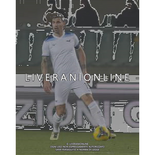 Alessio Romagnoli of SS Lazio play the ball during Hellas Verona FC vs SS Lazio, 21° Serie A Enilive 2024-25 game at Marcantonio Bentegodi stadium in Verona (VR), Italy, on January 19, 2025. (Photo by Davide Casentini)- AGENZIA ALDO LIVERANI SAS