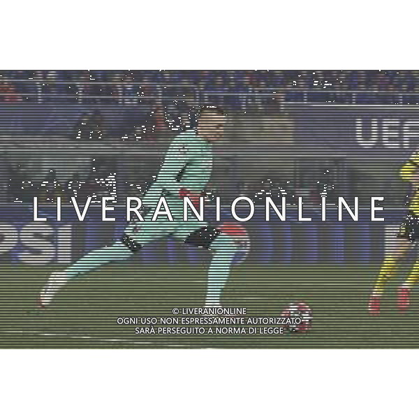 Lukas Skorupski of Bologna FC play the ball during Bologna BFC vs Borussia Dortmund, 7° round of Champions League 2024-25, game at Renato Dall\'Ara stadiumo in Bologna (BG), Italy, on January 21, 2025. (Photo by Davide Casentini)- AGENZIA ALDO LIVERANI SAS