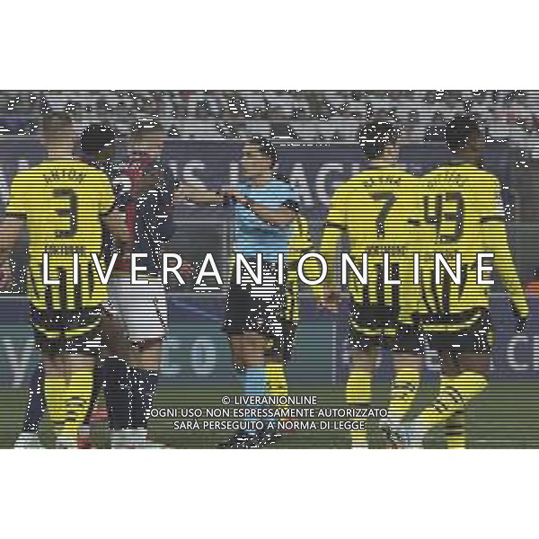 ARBITRO - the Referee Serdar Gözübüyük give a penalty to Borussia during Bologna BFC vs Borussia Dortmund, 7° round of Champions League 2024-25, game at Renato Dall\'Ara stadiumo in Bologna (BG), Italy, on January 21, 2025. (Photo by Davide Casentini)- AGENZIA ALDO LIVERANI SAS