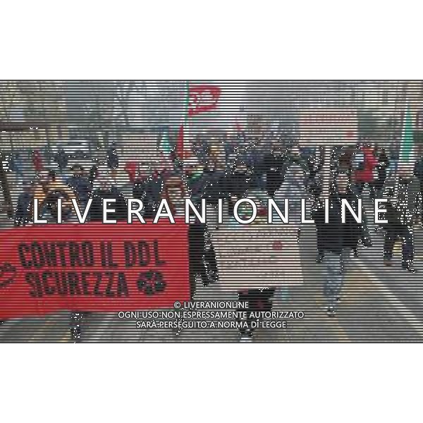 IMOLA 25 01 2025 MANIFESTAZIONE CONTRO DDL SICUREZZA ORGANIZZATA DA ASSOCIAZIONE PAPAVERI NELLA FOTO VARIE ASSOCIAZIONI ,PARTITO DEMOCRATICO PARTENZA DALLA STAZIONE FERROVIARIA FOTO GIANNI SANNA-AG ALDO LIVERANI SAS