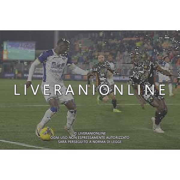 Daniel Mosquera of Hellas Verona FC competes for the ball with Fali Candè of Venezia FC during Venezia FC vs Hellas Verona FC, 22° Serie A Enilive 2024-25 game at Pier Luigi Penzo stadium in Venezia (VE), Italy, on January 27, 2025. (Photo by Davide Casentini)- AGENZIA ALDO LIVERANI SAS