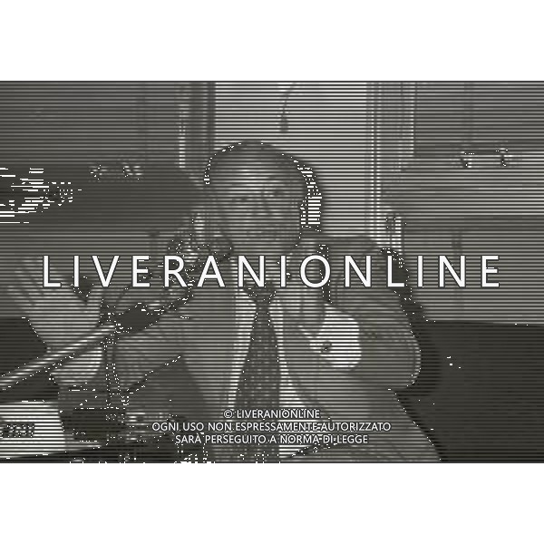 NEG-RETROSPETTIVA CLAUDIO VILLA CANTANTE NELLA FOTO CLAUDIO VILLA A MILANO NEL 1980 CONFERENZA STAMPA A TERRAZZA MARTINI AG ALDO LIVERANI SAS 