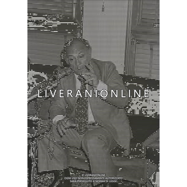 NEG-RETROSPETTIVA CLAUDIO VILLA CANTANTE NELLA FOTO CLAUDIO VILLA A MILANO NEL 1980 CONFERENZA STAMPA A TERRAZZA MARTINI AG ALDO LIVERANI SAS 