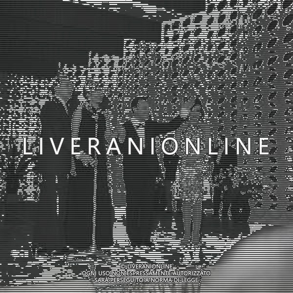 NEG-RETROSPETTIVA CLAUDIO VILLA CANTANTE NELLA FOTO CLAUDIO VILLA CON IVA ZANICCHI AL FESTIVAL DI SANREMO NEL 1967 VINCITORI AG ALDO LIVERANI SAS 