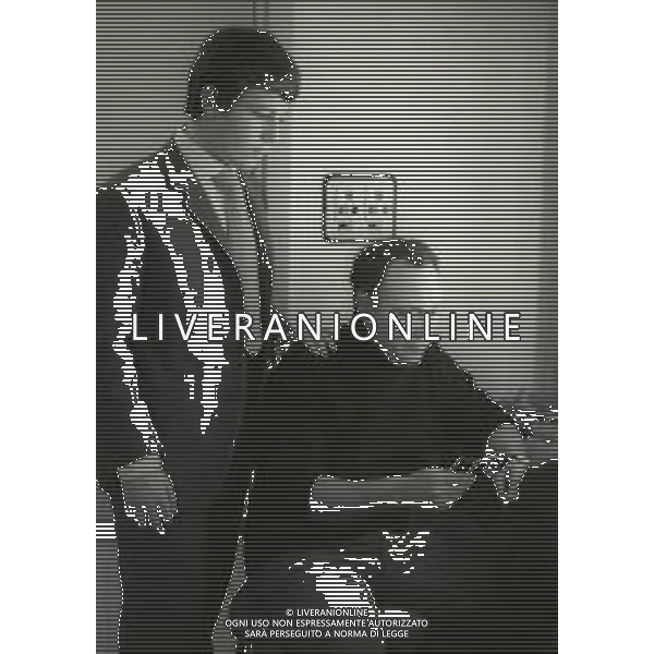 NEG-RETROSPETTIVA CLAUDIO VILLA CANTANTE NELLA FOTO CLAUDIO VILLA NELLA TRASMISSIONE PARTITISSIMA 1968 AG ALDO LIVERANI SAS