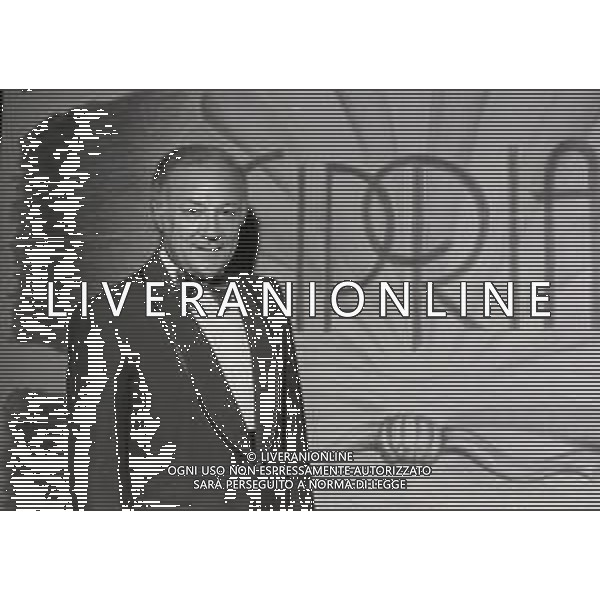 NEG-RETROSPETTIVA CLAUDIO VILLA CANTANTE NELLA FOTO CLAUDIO VILLA NELLA TRASMISSIONE DI RETEQUATTRO “CIPRIA “ NELL\'ANNO 1983 AG ALDO LIVERANI SAS