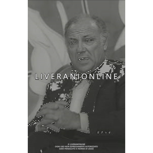 NEG-RETROSPETTIVA CLAUDIO VILLA CANTANTE NELLA FOTO CLAUDIO VILLA NELLA TRASMISSIONE DI RETEQUATTRO “CIPRIA “ NELL\'ANNO 1983 AG ALDO LIVERANI SAS