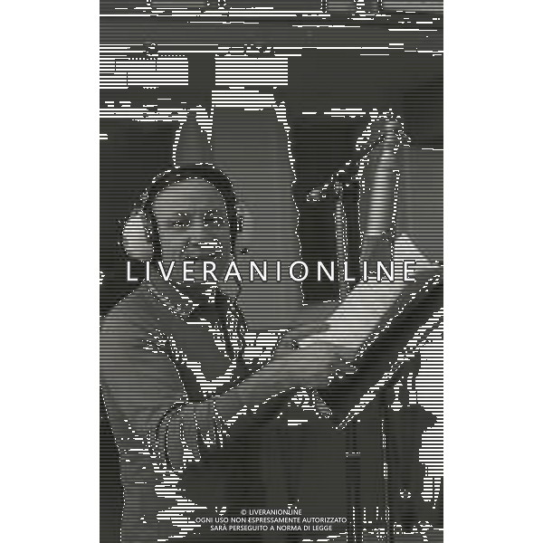 NEG-RETROSPETTIVA CLAUDIO VILLA CANTANTE NELLA FOTO CLAUDIO VILLA A MILANO NELL\'ANNO 1972 AG ALDO LIVERANI SAS