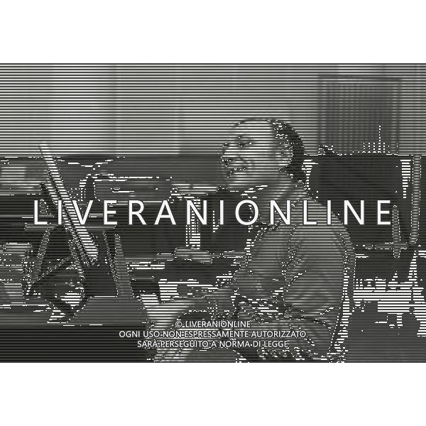 NEG-RETROSPETTIVA CLAUDIO VILLA CANTANTE NELLA FOTO CLAUDIO VILLA A MILANO NELL\'ANNO 1972 AG ALDO LIVERANI SAS