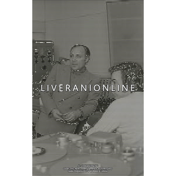 NEG-RETROSPETTIVA CLAUDIO VILLA CANTANTE NELLA FOTO CLAUDIO VILLA A MILANO NELL\'ANNO 1972 AG ALDO LIVERANI SAS