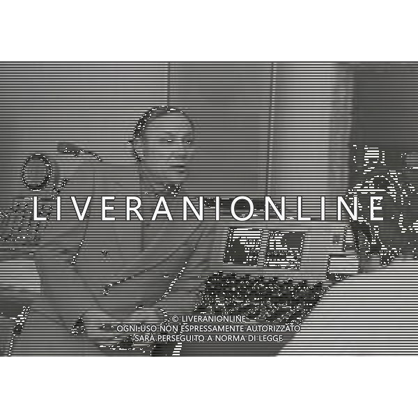 NEG-RETROSPETTIVA CLAUDIO VILLA CANTANTE NELLA FOTO CLAUDIO VILLA A MILANO NELL\'ANNO 1972 AG ALDO LIVERANI SAS