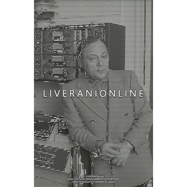 NEG-RETROSPETTIVA CLAUDIO VILLA CANTANTE NELLA FOTO CLAUDIO VILLA A MILANO NELL\'ANNO 1972 AG ALDO LIVERANI SAS