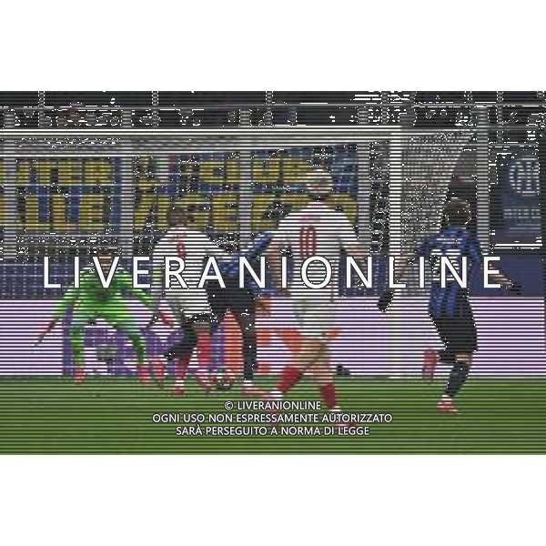 Inter vs Monaco nella foto il contatto in area tra Denis Zakaria (Monaco) e Marcus Thuram (Inter) giudicato da rigore dall\'arbitro Irfan Peljto (BIH) Milano 29-01-2025 Stadio Giuseppe Meazza - San Siro UEFA Champions League fase a girone unico - 8a giornata foto Roberto Garavaglia/Agenzia Aldo Liverani sas
