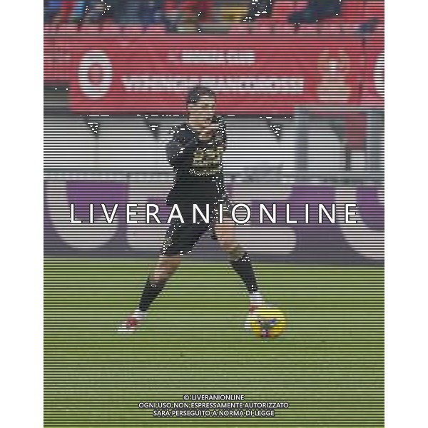 Domagoj Bradaric of Hellas Verona FC play the ball during AC Monza vs Hellas Verona FC, 23° Serie A Enilive 2024-25 game at U-Power stadium in Monza (MB), Italy, on February 01, 2025. (Photo by Davide Casentini)- AGENZIA ALDO LIVERANI SAS