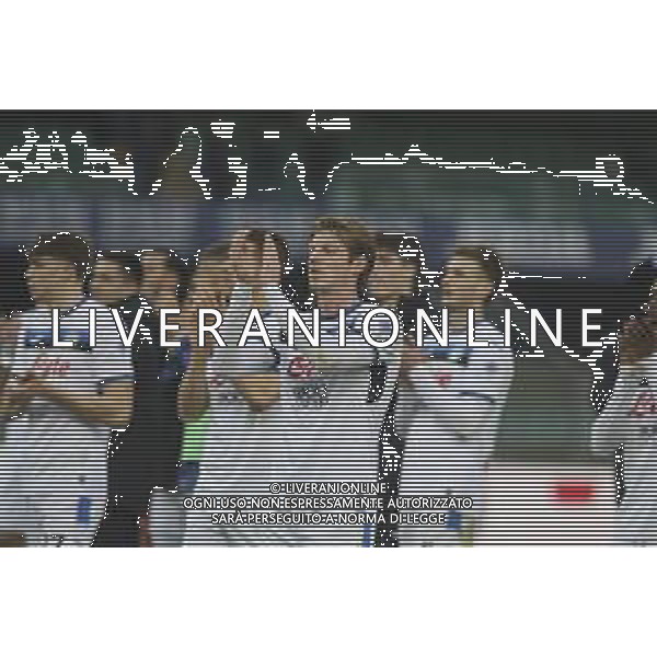 Atalanta BC players applaud the fans following the final whistle during Hellas Verona FC vs Atalanta BC, 24° Serie A Enilive 2024-25 game at Marcantonio Bentegodi stadium in Verona (VR), Italy, on February 08, 2025. (Photo by Davide Casentini) AG ALDO LIVERANI SAS