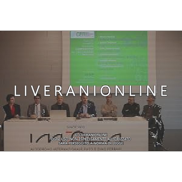 IMOLA 11 02 2025 AUTODROMO ENZO E DINO FERRARI CONVEGNO La Comunita’ Energetica Rinnovabile Cooperativa Circondario Imolese. L’iniziativa prevede l’installazione di pannelli solari su strutture prevalentemente pubbliche, ma non solo, mettendo in relazione imprese, cittadini ed enti del terzo settore per condividere l’energia.NELLA FOTO DA SINISTRA GIANNA CASELLI AA. RESPONSABILE AFFARI GENERALI BEYO,PIERGABIELE ANDREOLI DIRETTORE AESS, DAVDIE GAVANELLI AMMINISTRATORE DELEGATO BRYO SPA,SINDACO DI IMOLA MARCO PANIERI E SINDACO DI MORDANO DAVIDE TASSINARI,DON FABIO GENNAI E DAVIDE ARIOTTO ESPERTO DELLA MATERIA ©SANNA-AGENZIA ALDO LIVERANI SAS
