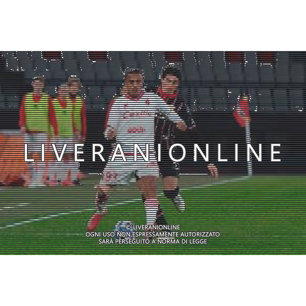 TVEM February 15, 2025 Bari, Italy - SSC Bari vs US Cremonese - Italian soccer serie B 2024/25 - San Nicola Stadium. In the pic: Mehdi Emile Dorval of SSC Bari in action against Tommaso Barbieri of US Cremonese FOTO EMMANUELE MASTRODONATO-AG ALDO LIVERANI SAS