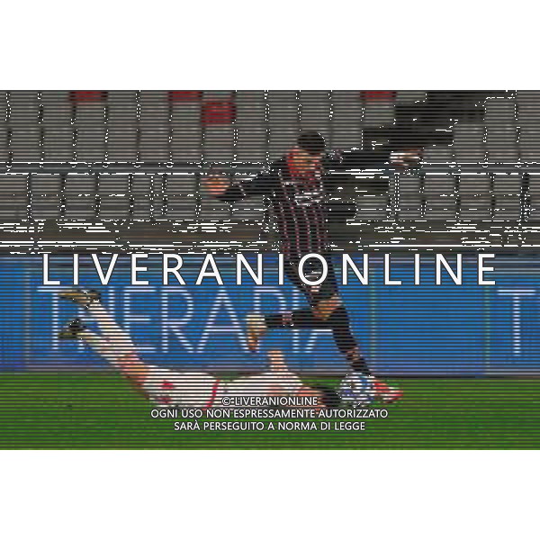 TVEM February 15, 2025 Bari, Italy - SSC Bari vs US Cremonese - Italian soccer serie B 2024/25 - San Nicola Stadium. In the pic: Marco Nasti of US Cremonese in action against Valerio Mantovani of SSC Bari FOTO EMMANUELE MASTRODONATO-AG ALDO LIVERANI SAS