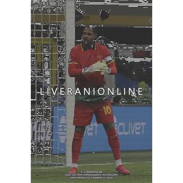 Mike Maignan of AC Milan claps the hand during Milan AC vs Hellas Verona FC, 25° Serie A Enilive 2024-25 game at G. Meazza - San Siro stadium in Milnao (MI), Italy, on February 15, 2025. (Photo by Davide Casentini) AG ALDO LIVERANI SAS