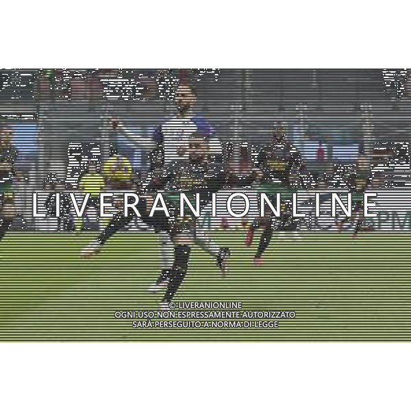 Kyle Walker of AC Milan play the ball during Milan AC vs Hellas Verona FC, 25° Serie A Enilive 2024-25 game at G. Meazza - San Siro stadium in Milnao (MI), Italy, on February 15, 2025. (Photo by Davide Casentini)- AGENZIA ALDO LIVERANI SAS