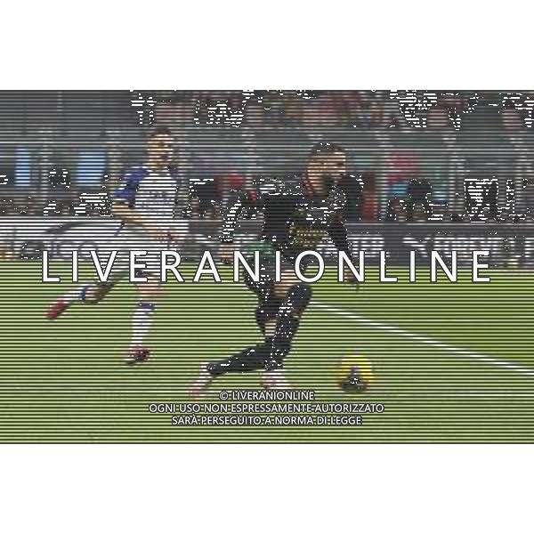 Kyle Walker of AC Milan play the ball during Milan AC vs Hellas Verona FC, 25° Serie A Enilive 2024-25 game at G. Meazza - San Siro stadium in Milnao (MI), Italy, on February 15, 2025. (Photo by Davide Casentini)- AGENZIA ALDO LIVERANI SAS