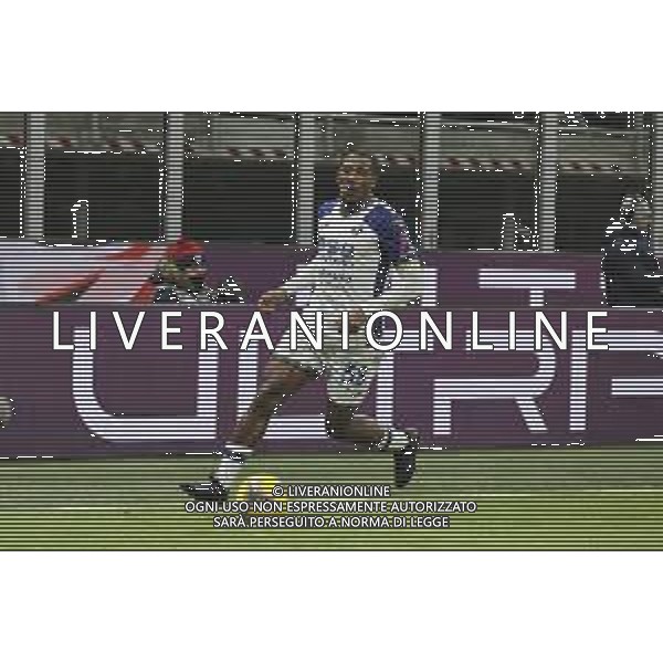 Jackson Tchatchoua of Hellas Verona FC play the ball during Milan AC vs Hellas Verona FC, 25° Serie A Enilive 2024-25 game at G. Meazza - San Siro stadium in Milnao (MI), Italy, on February 15, 2025. (Photo by Davide Casentini)- AGENZIA ALDO LIVERANI SAS