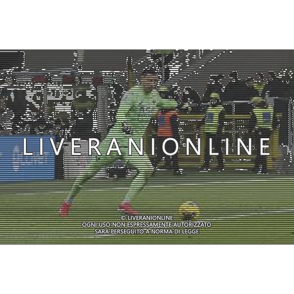 Lorenzo Montipo’ of Hellas Verona FC play the ball during Milan AC vs Hellas Verona FC, 25° Serie A Enilive 2024-25 game at G. Meazza - San Siro stadium in Milnao (MI), Italy, on February 15, 2025. (Photo by Davide Casentini)- AGENZIA ALDO LIVERANI SAS