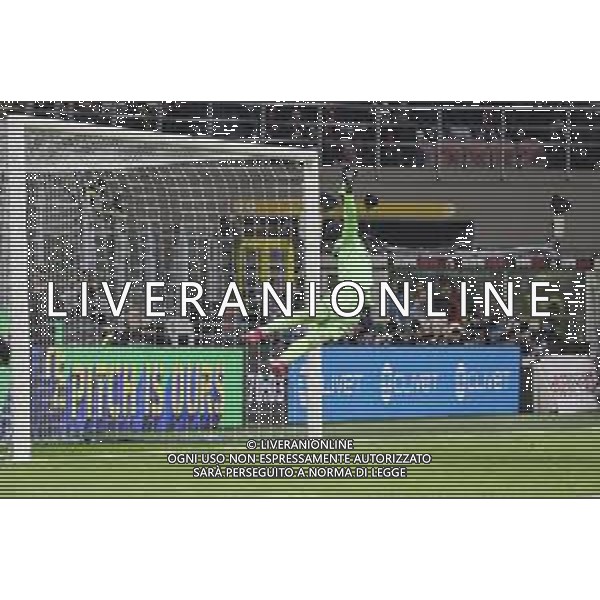 Lorenzo Montipo’ of Hellas Verona FC makes a save during Milan AC vs Hellas Verona FC, 25° Serie A Enilive 2024-25 game at G. Meazza - San Siro stadium in Milnao (MI), Italy, on February 15, 2025. (Photo by Davide Casentini)- AGENZIA ALDO LIVERANI SAS