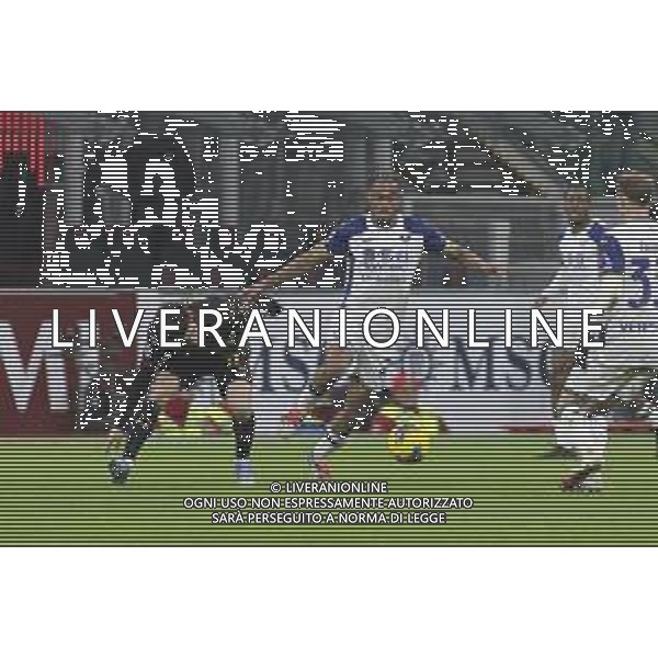 Antoine Bernede of Hellas Verona FC battle for the ball with Christian Pulisic of AC Milan. during Milan AC vs Hellas Verona FC, 25° Serie A Enilive 2024-25 game at G. Meazza - San Siro stadium in Milnao (MI), Italy, on February 15, 2025. (Photo by Davide Casentini)- AGENZIA ALDO LIVERANI SAS