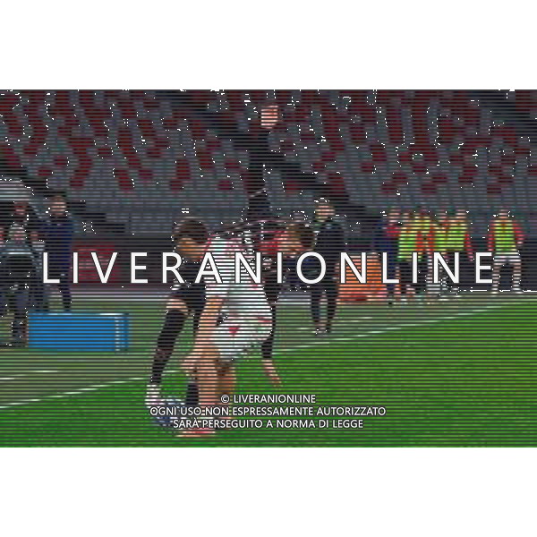 TVEM February 15, 2025 Bari, Italy - SSC Bari vs US Cremonese - Italian soccer serie B 2024/25 - San Nicola Stadium. In the pic: Dennis Johnsen of US Cremonese in action against Costantino Favasulli of SSC Bari foto emmanuele mastrodonato-ag aldo liverani sas