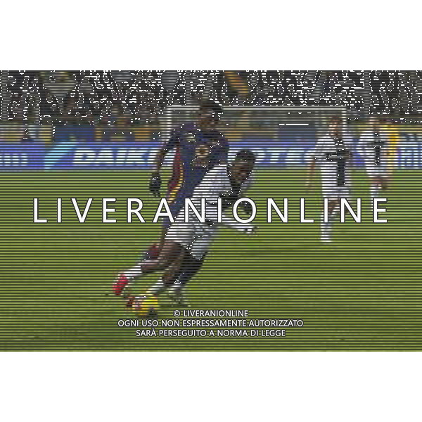 Mandela Keita of Parma AC battle for the ball with Lucas Gourna-Douath of AS Roma during Parma FC vs AS Roma, 25° Serie A Enilive 2024-25 game at Ennio Tardini stadium in Parma (PR), Italy, on February 16, 2025. (Photo by Davide Casentini) AG ALDO LIVERANI SAS