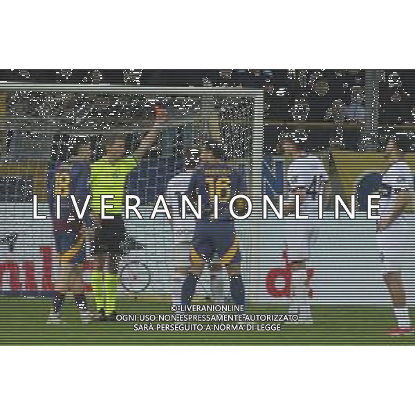 The Referee Daniele Chiffi shows the red card to Giovanni Leoni of Parma AC during Parma FC vs AS Roma, 25° Serie A Enilive 2024-25 game at Ennio Tardini stadium in Parma (PR), Italy, on February 16, 2025. (Photo by Davide Casentini) AG ALDO LIVERANI SAS