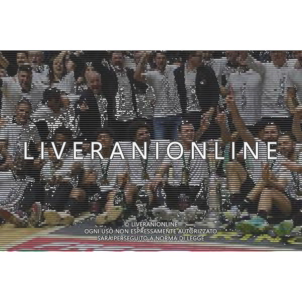 Torino 16.02.2025 Inalpi Arena ©Manuela Viganti/Agenzia Aldo Liverani Final Eight Coppa Italia Basket 2025 Finale EA7 Emporio Armani Milano vs Dolomiti Energia Trentino Nella foto: i giocatori di trento festeggiano la vittoria della coppa italia