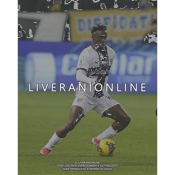 Mandela Keita of Parma AC play the ball during Parma FC vs AS Roma, 25° Serie A Enilive 2024-25 game at Ennio Tardini stadium in Parma (PR), Italy, on February 16, 2025. (Photo by Davide Casentini)- AGENZIA ALDO LIVERANI SAS