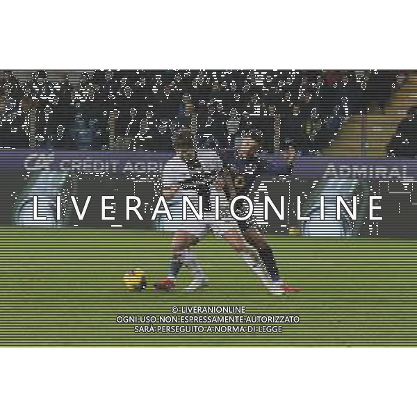 Adrian Bernabe’ of Parma AC battle for the ball with Lorenzo Pellegrini of AS Roma during Parma FC vs AS Roma, 25° Serie A Enilive 2024-25 game at Ennio Tardini stadium in Parma (PR), Italy, on February 16, 2025. (Photo by Davide Casentini)- AGENZIA ALDO LIVERANI SAS