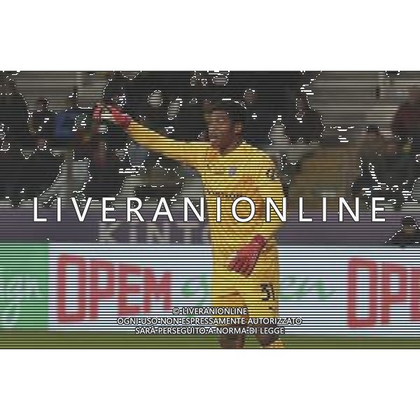 Zion Suzuki of Parma AC gestures during Parma FC vs AS Roma, 25° Serie A Enilive 2024-25 game at Ennio Tardini stadium in Parma (PR), Italy, on February 16, 2025. (Photo by Davide Casentini)- AGENZIA ALDO LIVERANI SAS