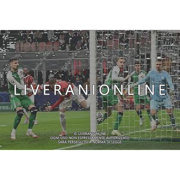 Milan vs Feyenoord nella foto Santiago Gimenez (Milan) segna il gol dell\'1 a 0 Milano 18-02-2025 Stadio Giuseppe Meazza - San Siro UEFA Champions League playoff gara di ritorno foto Roberto Garavaglia/Agenzia Aldo Liverani sas