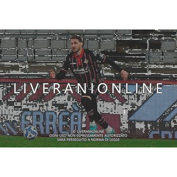 TVEM February 15, 2025 Bari, Italy - SSC Bari vs US Cremonese - Italian soccer serie B 2024/25 - San Nicola Stadium. In the pic: Paulo Azzi of US Cremonese foto emmanuele mastodonato-ag aldo liverani sas