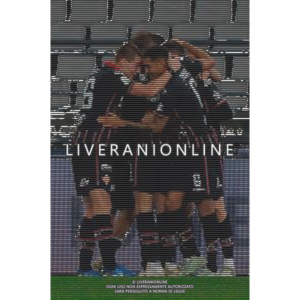 TVEM February 15, 2025 Bari, Italy - SSC Bari vs US Cremonese - Italian soccer serie B 2024/25 - San Nicola Stadium. In the pic: players of US Cremonese celebrates after scoring a goal foto emmanuele mastodonato-ag aldo liverani sas